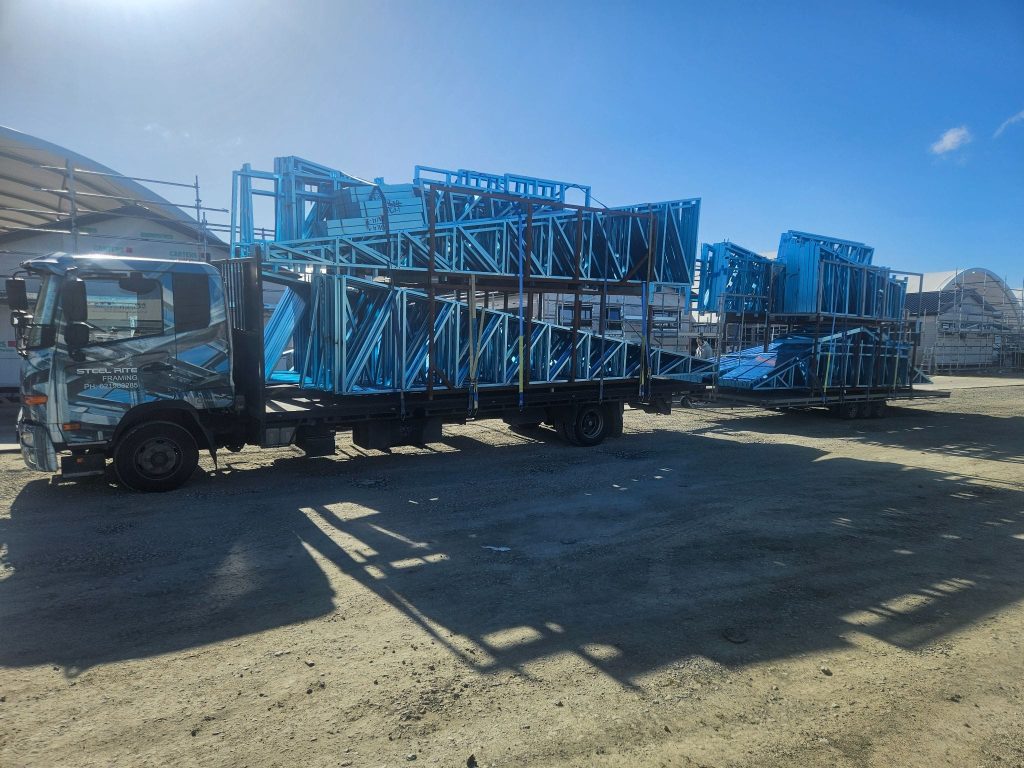 The truck carrying the steel framing structure